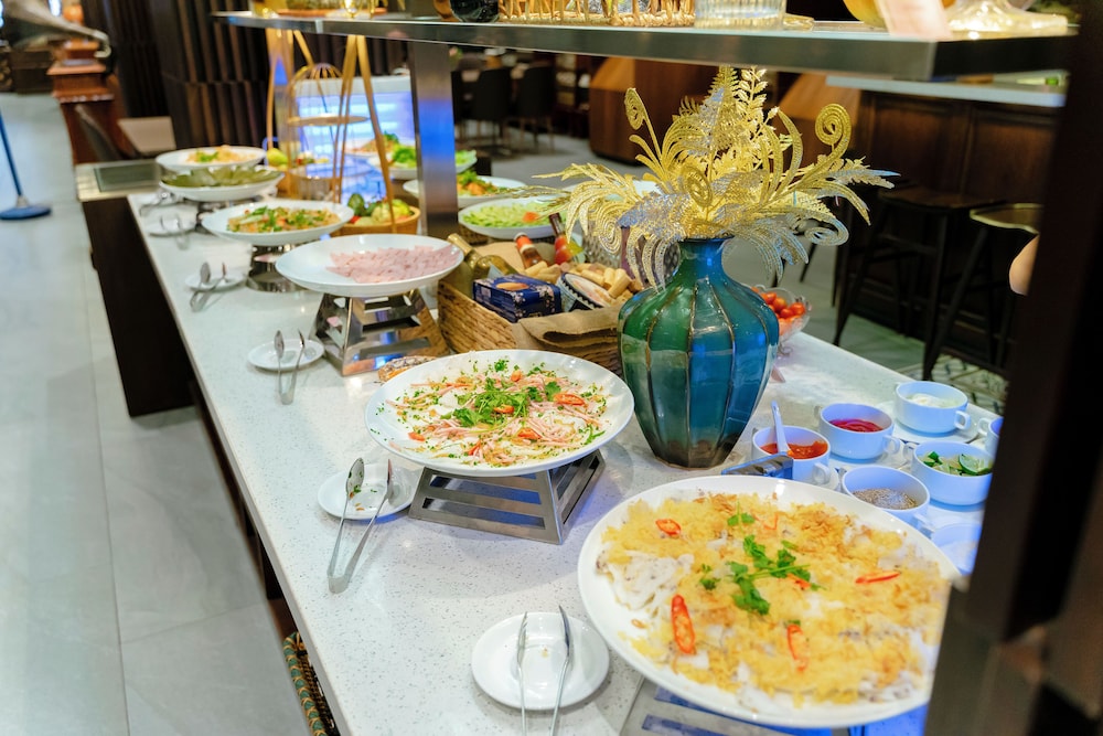 Dong Duong Hotel & Suites 40/50