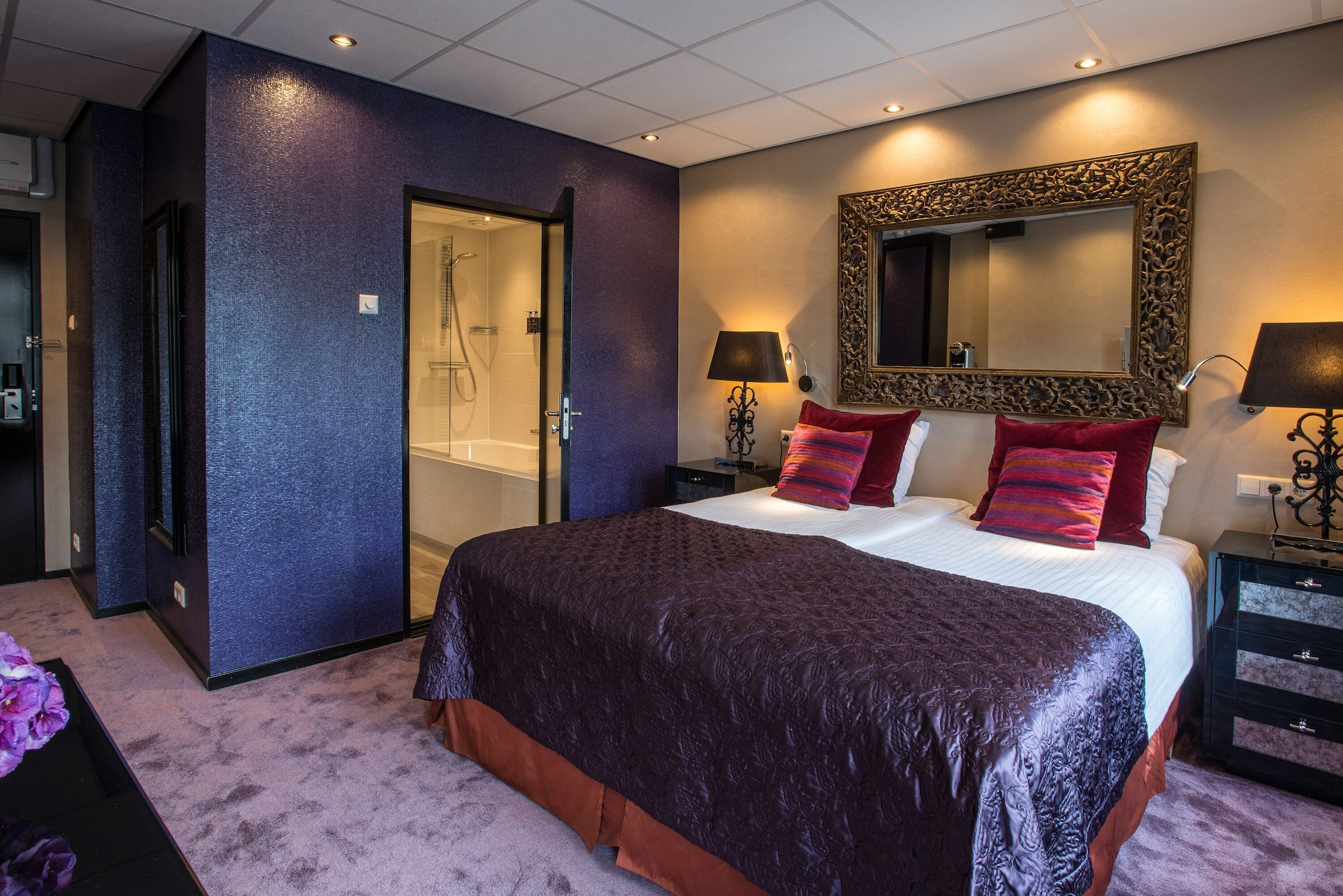 غرفة قياسية بسرير كوين بإطلالة على القناة بحوض استحمام، HAMPSHIRE BOUTIQUE HOTEL SEBASTIANS 2/3