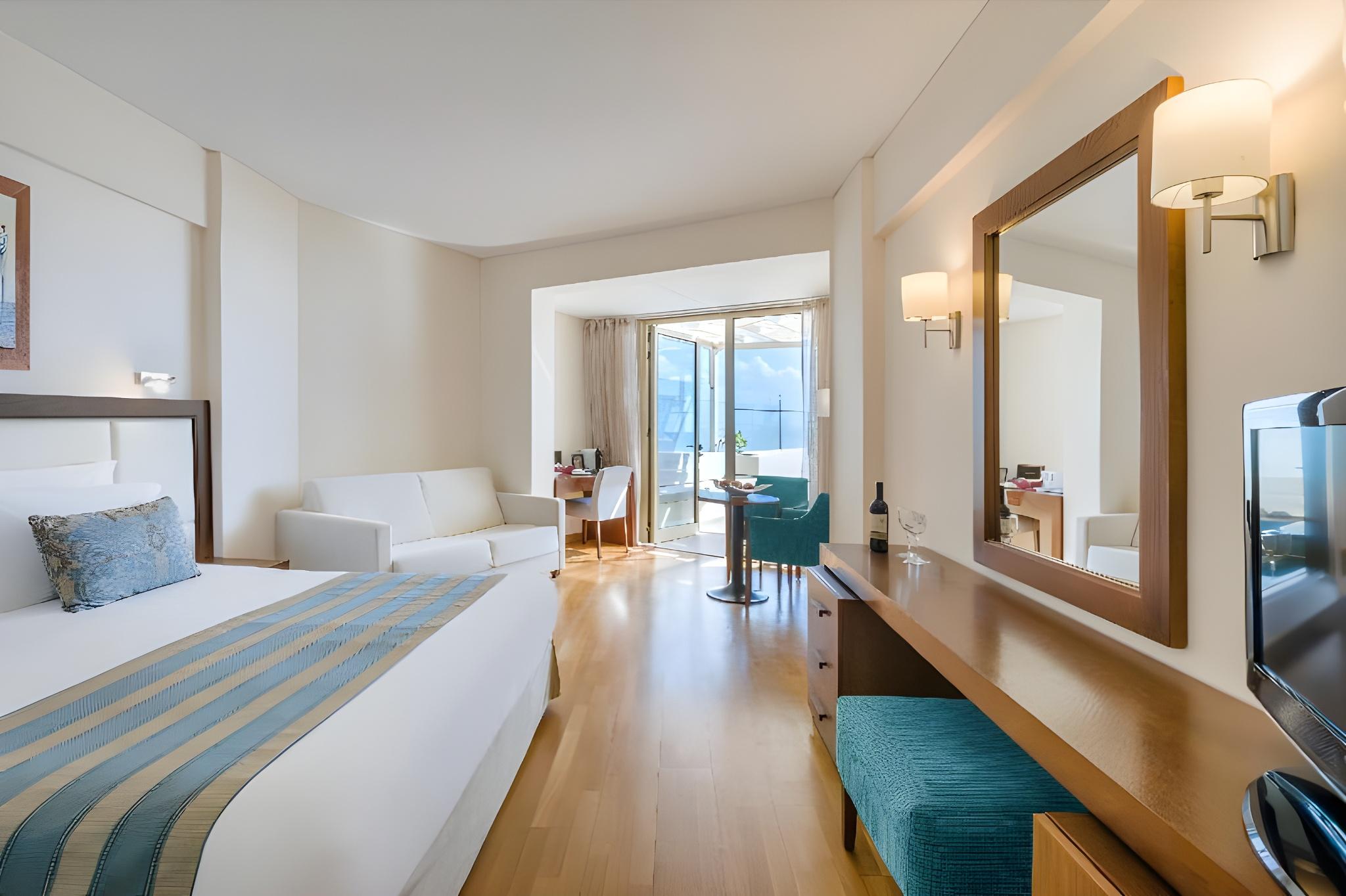 Suite - Mini - Jacuzzi - Side Sea view