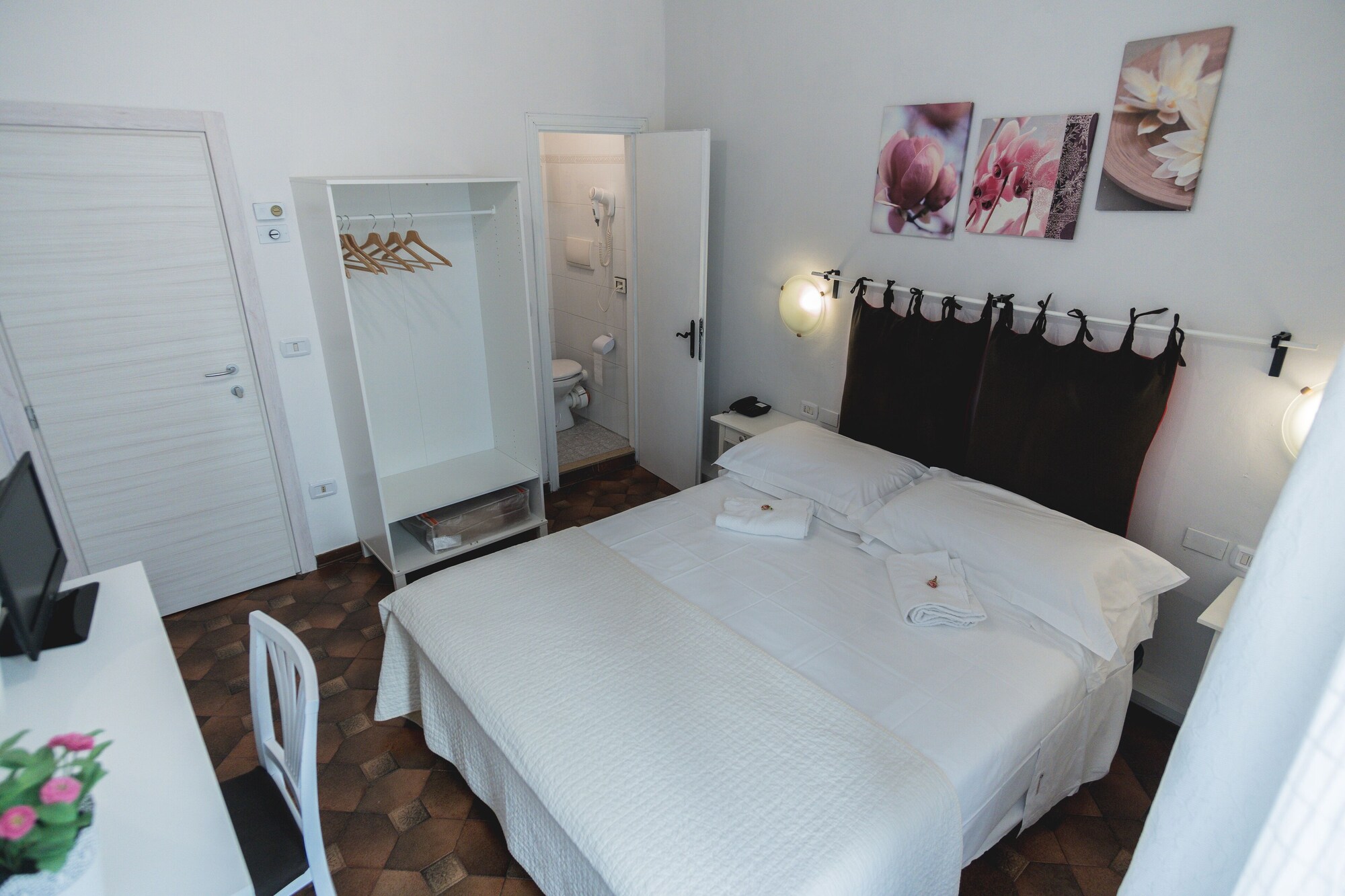 BASIC, DOUBLE BED, SMALL