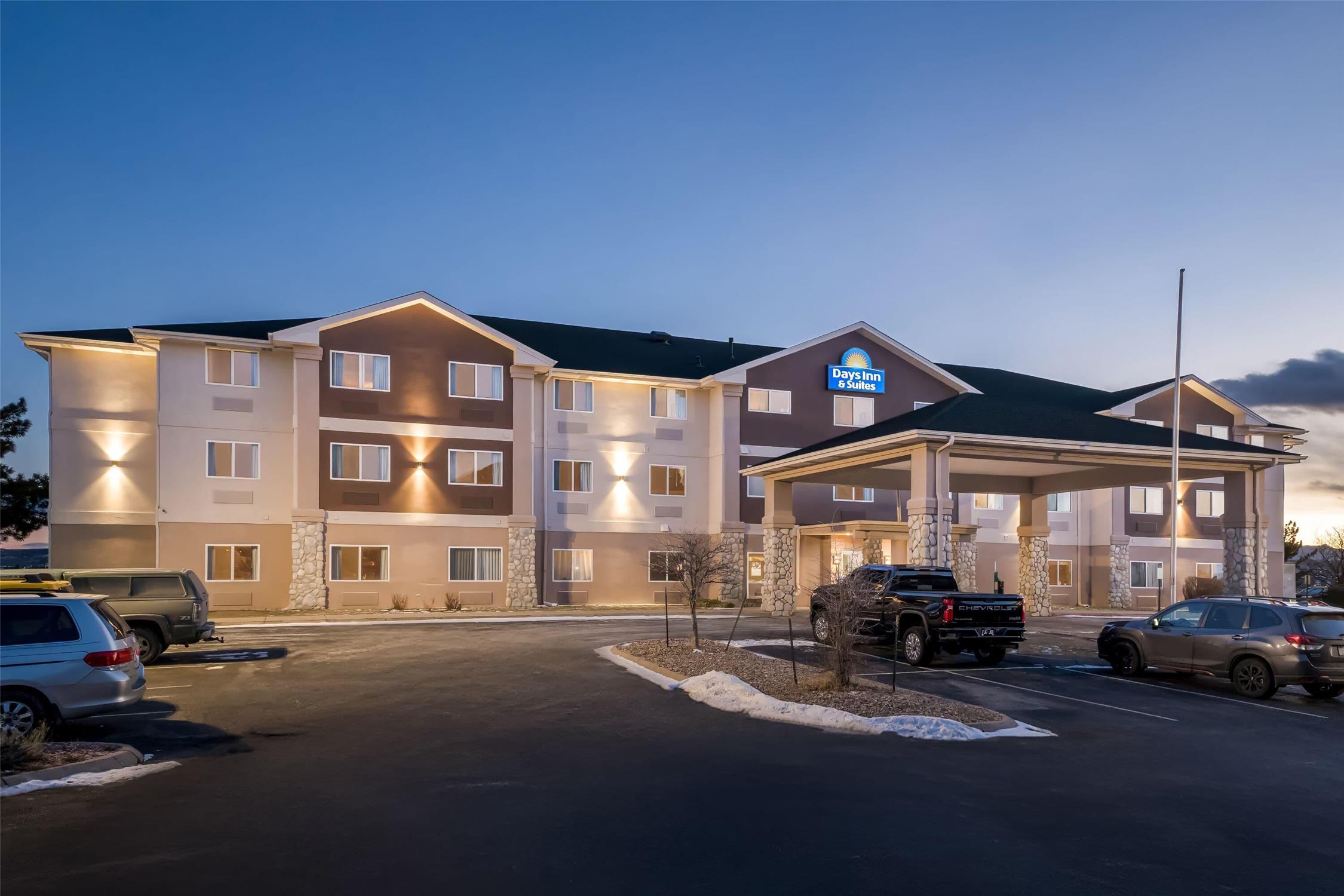 Days Inn & Suites By Wyndham Castle Rock 18/19