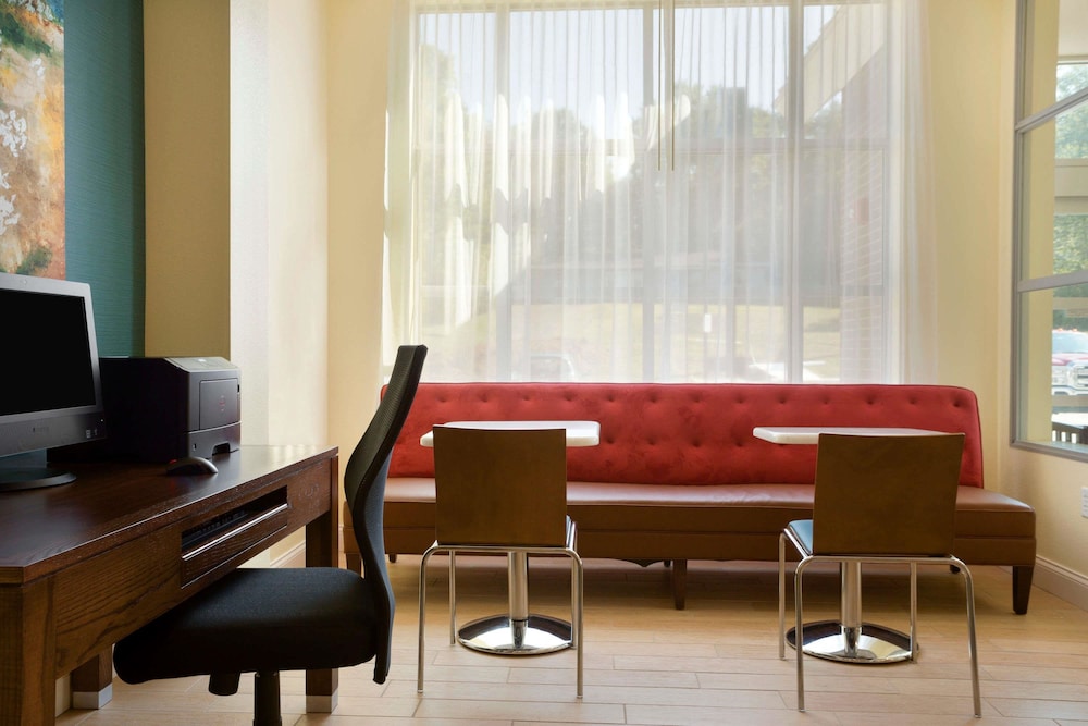 Days Inn & Suites by Wyndham Caldwell 25/29