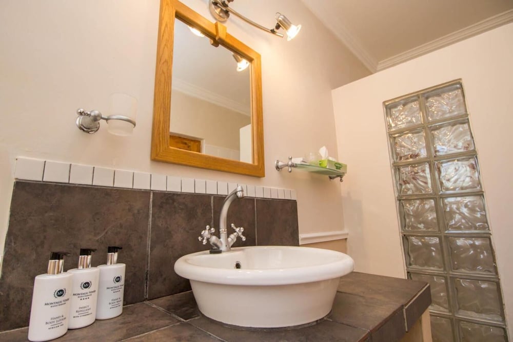 Montagu Vines Guest House 44/50