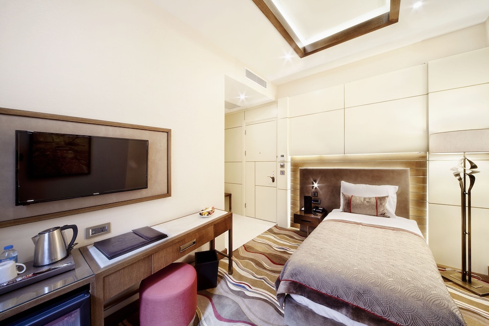 Grand Hotel de Pera 17/50