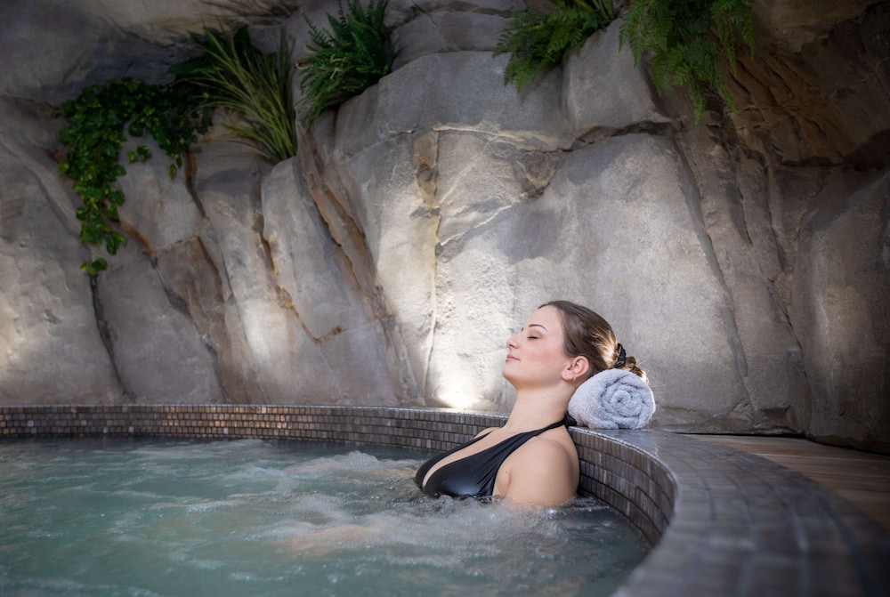 swimming pool spa