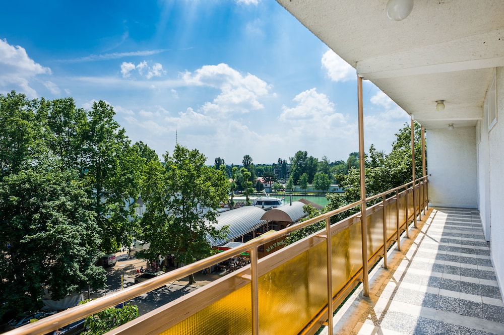 Ce Napfény Hotel 40/41