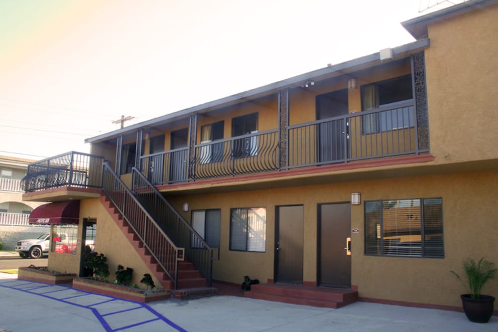 Pacific Inn And Suites 2/50