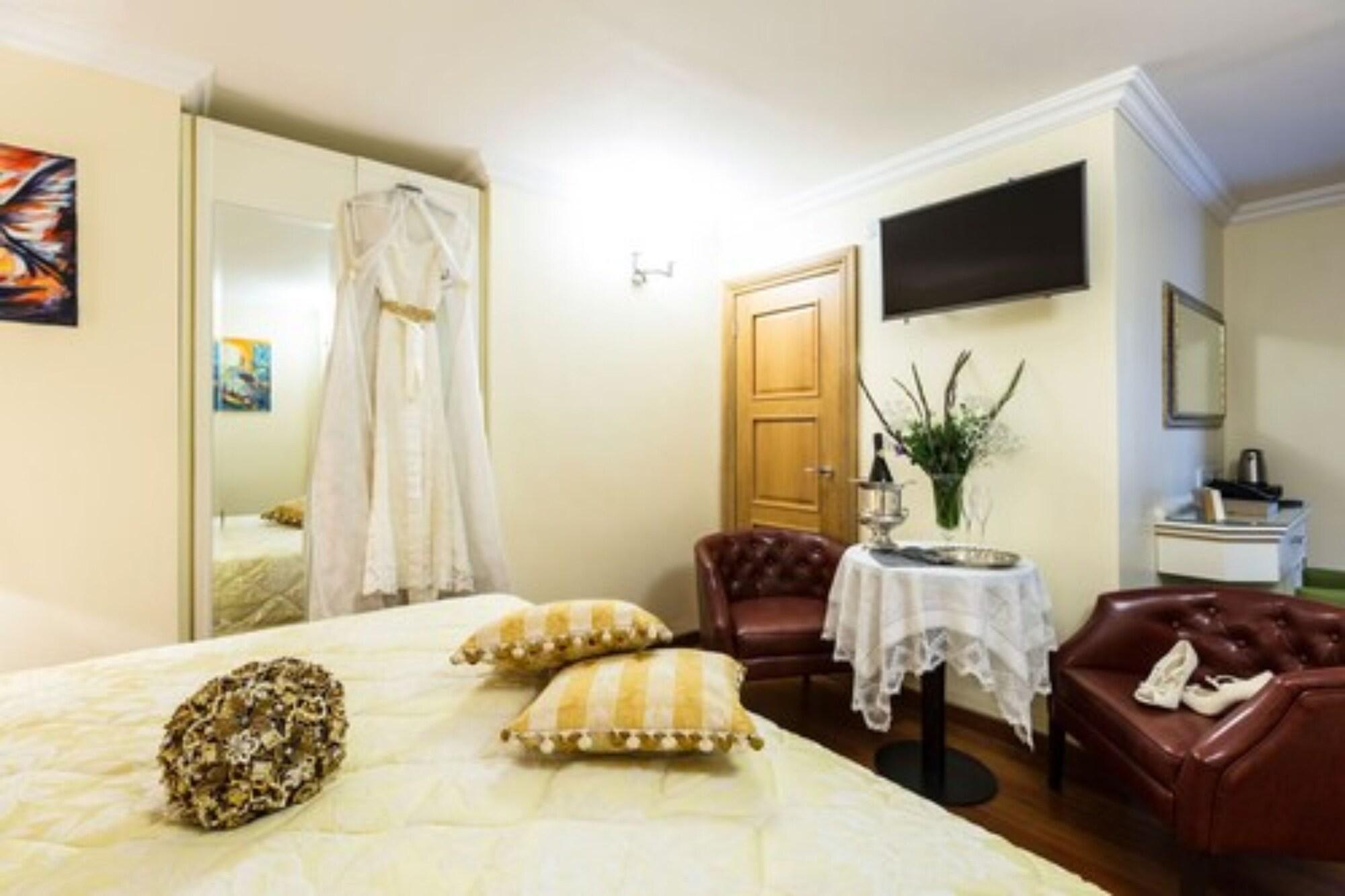 Linton Hotel 32/53