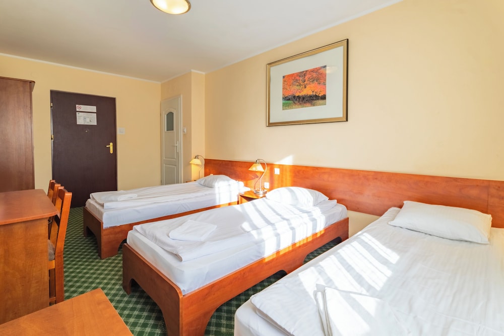Hit Hotel 27/73