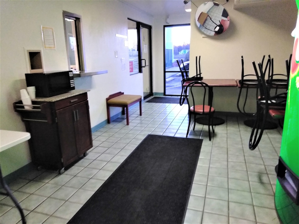 Motel 6 Louisville N Jeffersonville 33/36