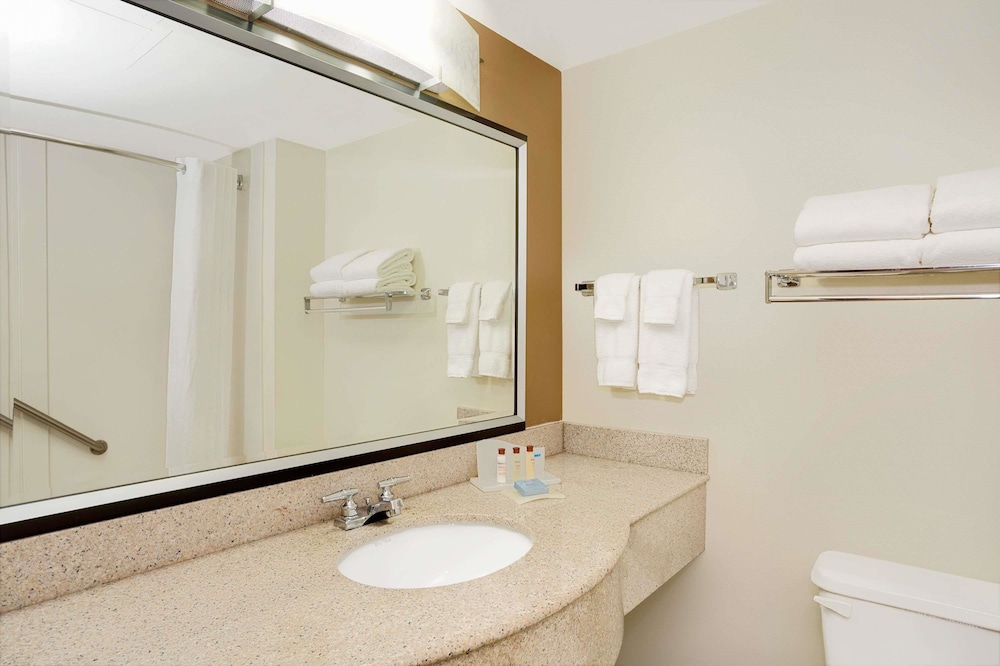 Wingate By Wyndham Raleigh Durham Airport 7/30