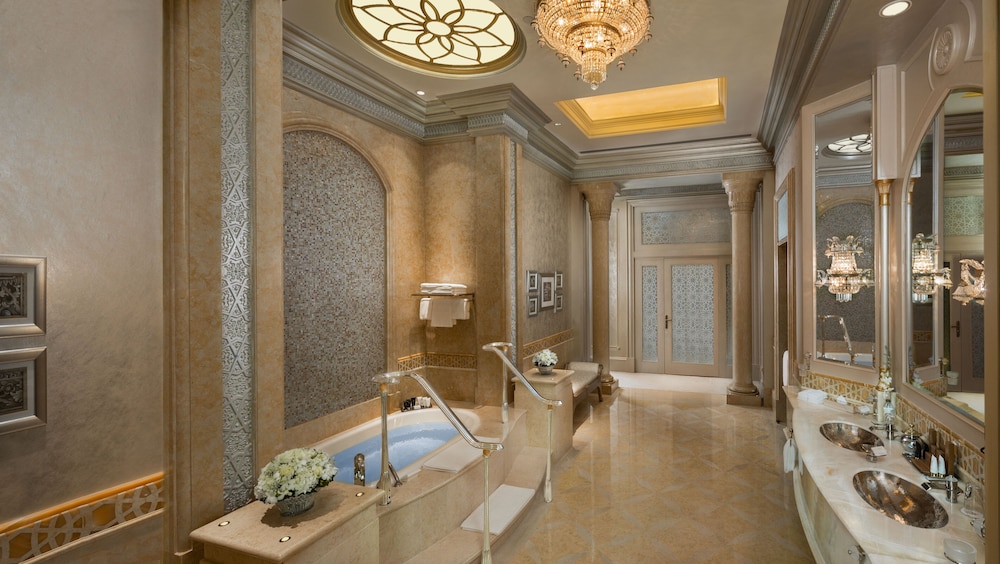swimming pool spa