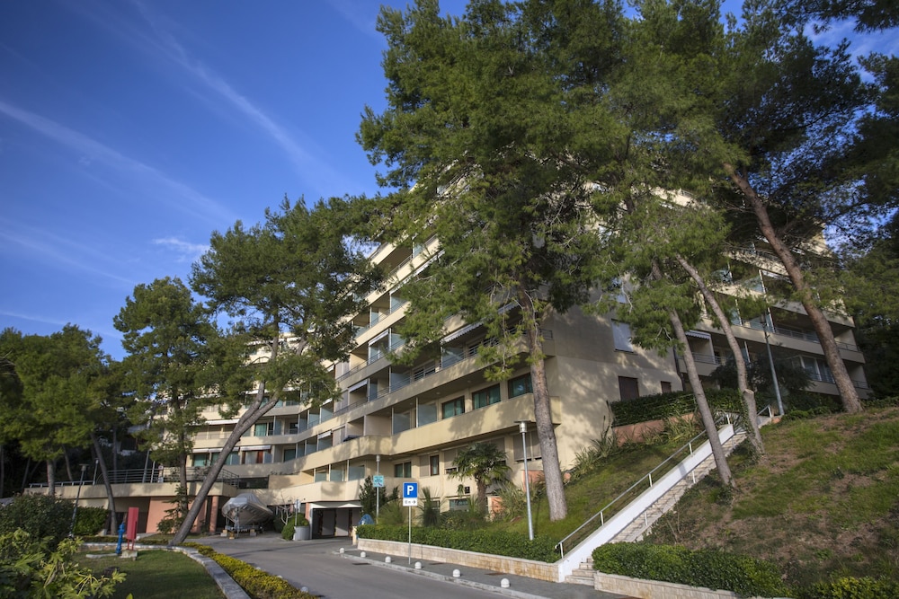 THE RESIDENCE 57/71
