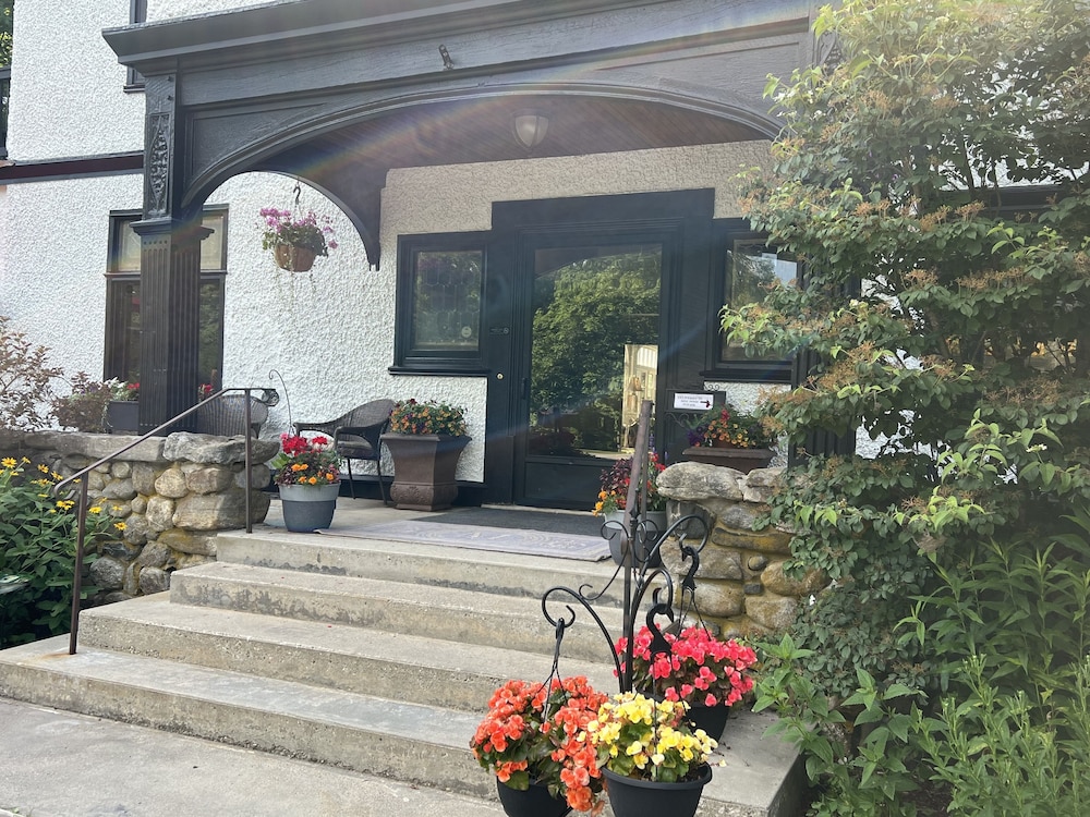 Manor House Bed & Breakfast 64/73