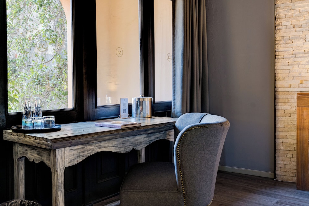 Meson de Santa Rosa Luxury Hotel 64/70