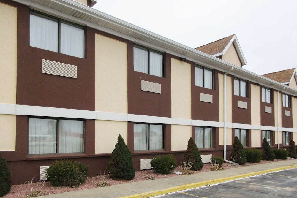 Quality Inn & Suites Benton Harbor - St. Joseph 2/24