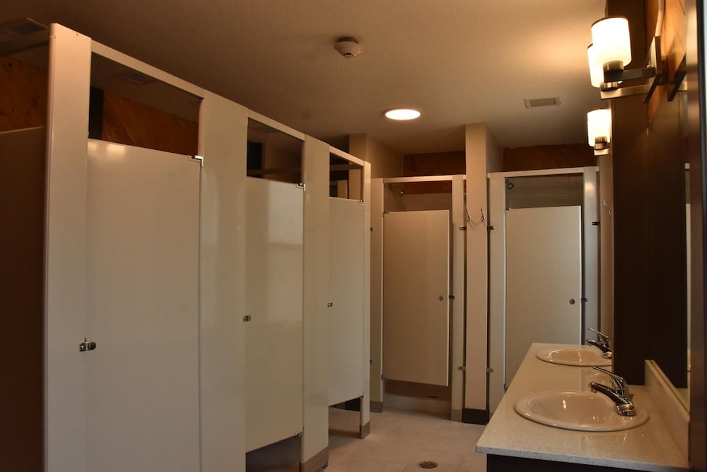 Canmore Hotel Hostel 38/38