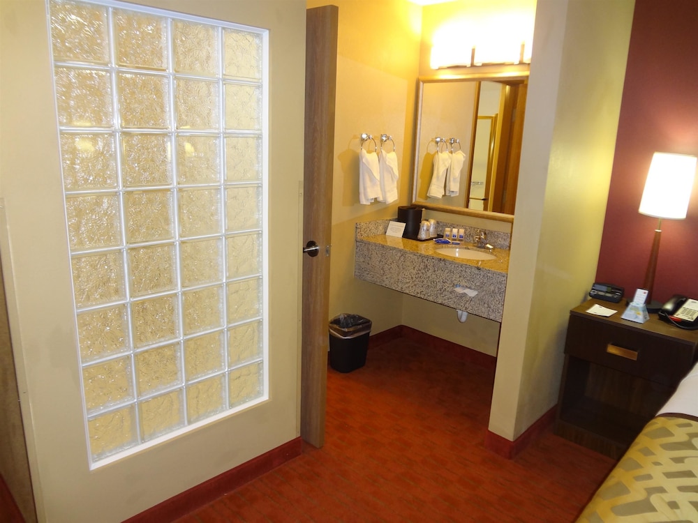 Best Western Plus Woodland Hills Hotel Suites 19/30