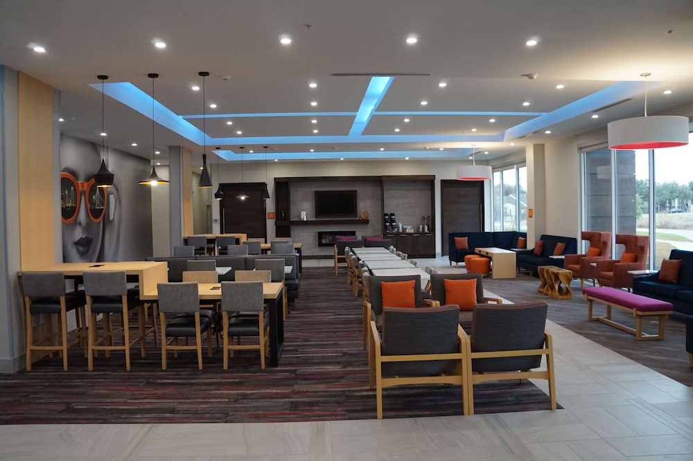 La Quinta Inn And Suites By Wyndham Lewisville 38/50