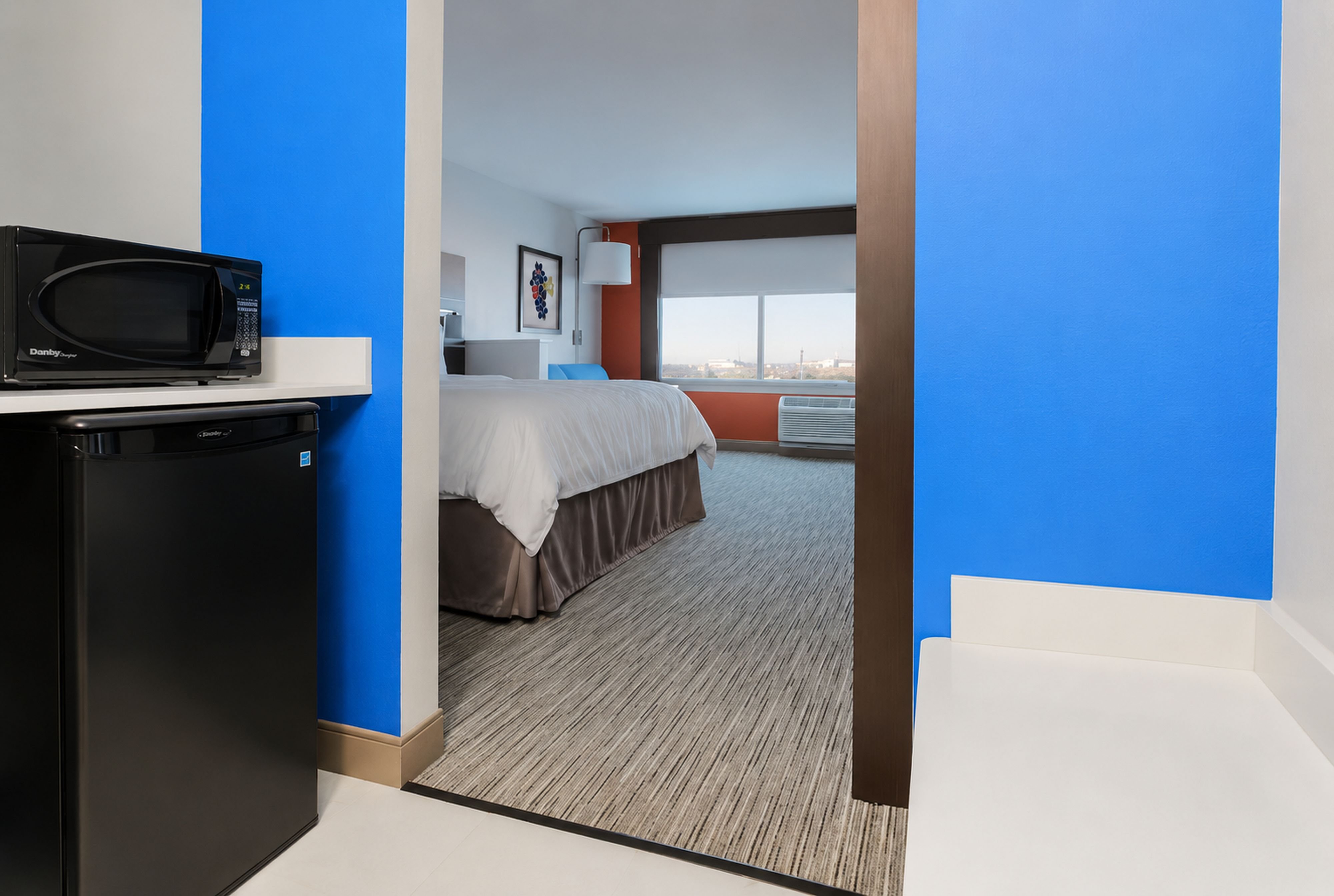 Holiday Inn Express & Suites Chicago O'hare Airport 60/60