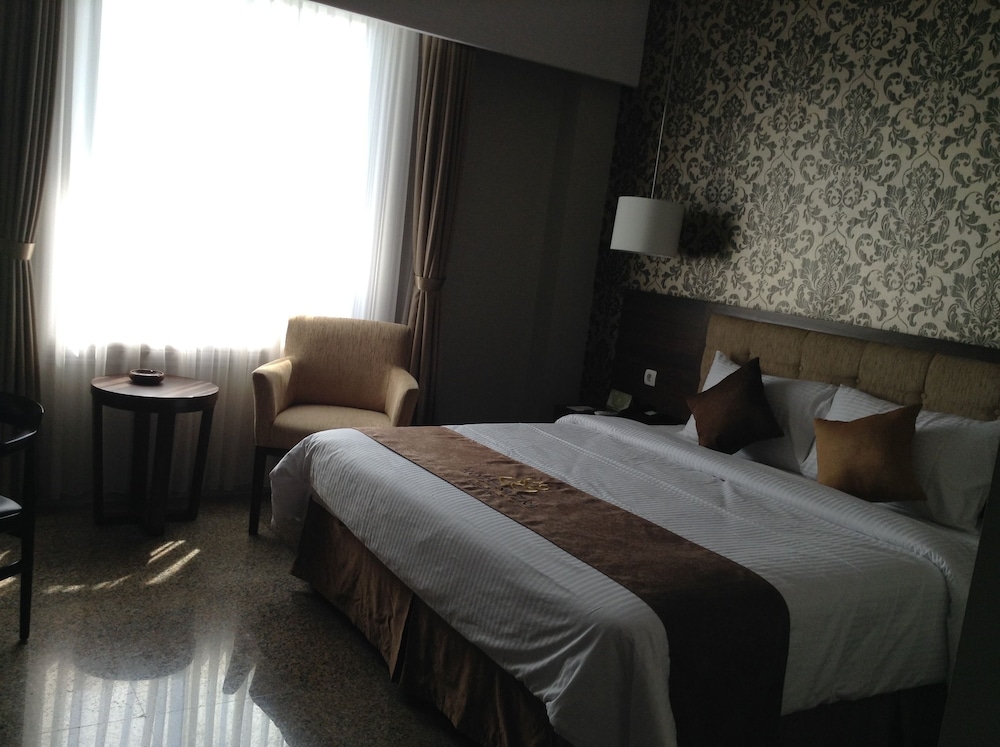 Hotel Safira Magelang 4/16