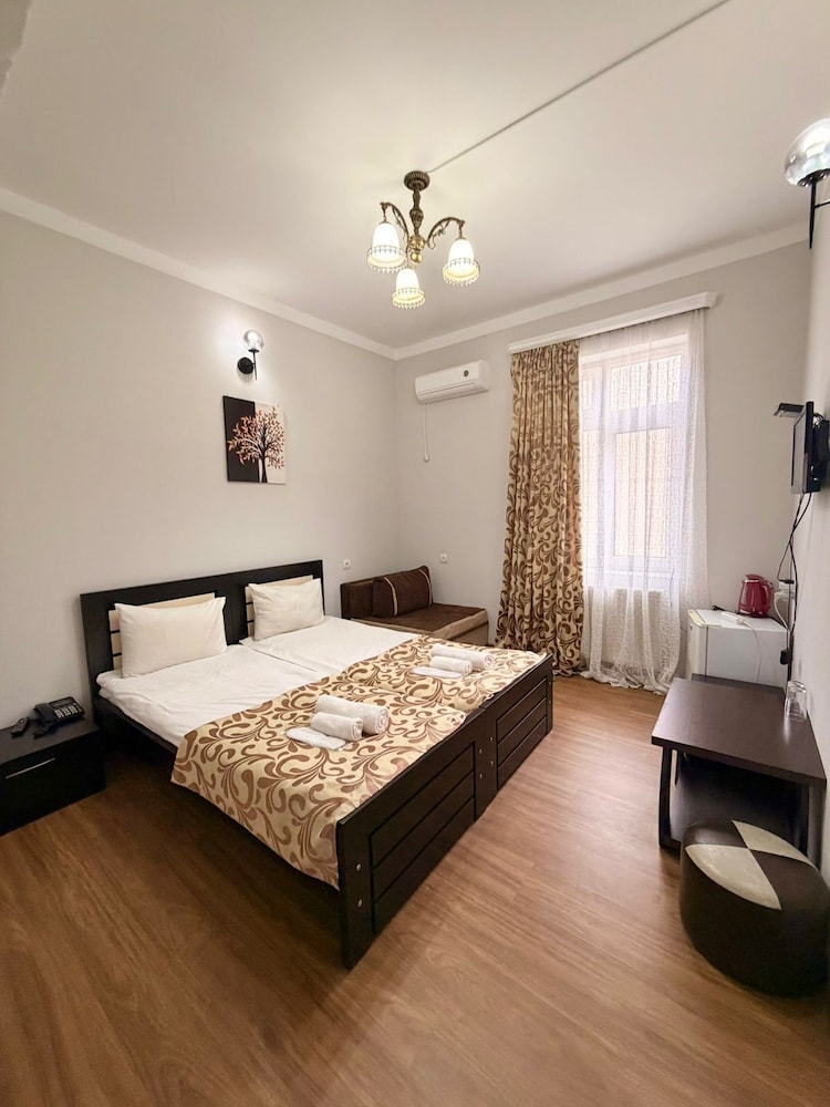 Qeroli Hotel 13/50