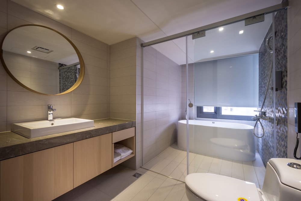 CHECK inn Taichung Wenxin Zhongqing 36/64