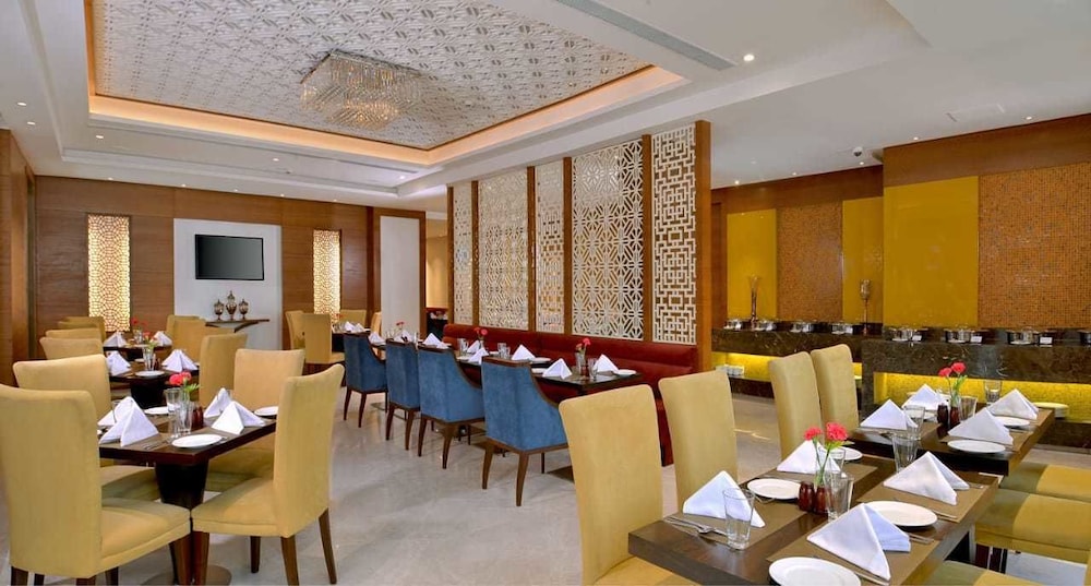 Golden Sarovar Portico 39/59