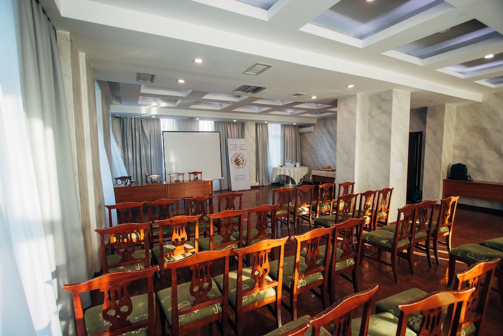 Mountain View Residence Hotel 51/58