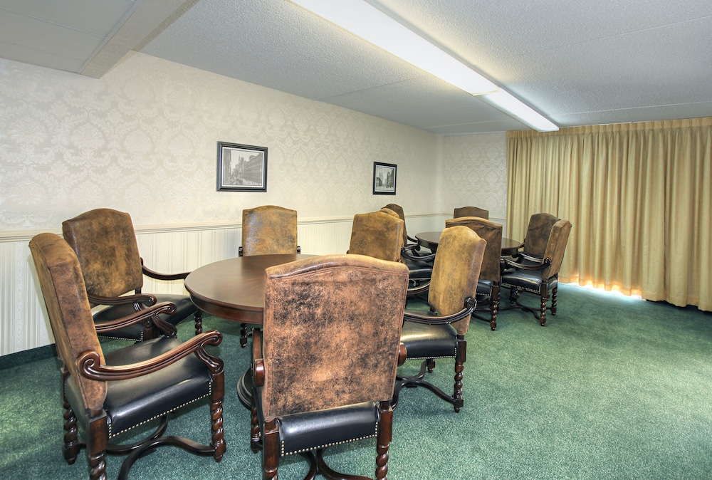 Clarion Hotel Philadelphia International Airport 16/57