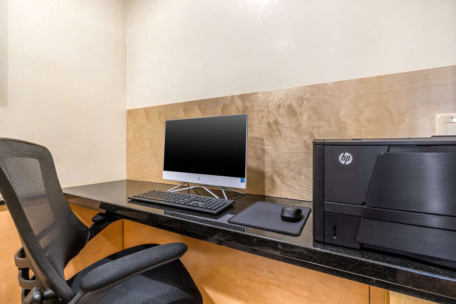 Best Western Plus Orange County Airport North 14/19
