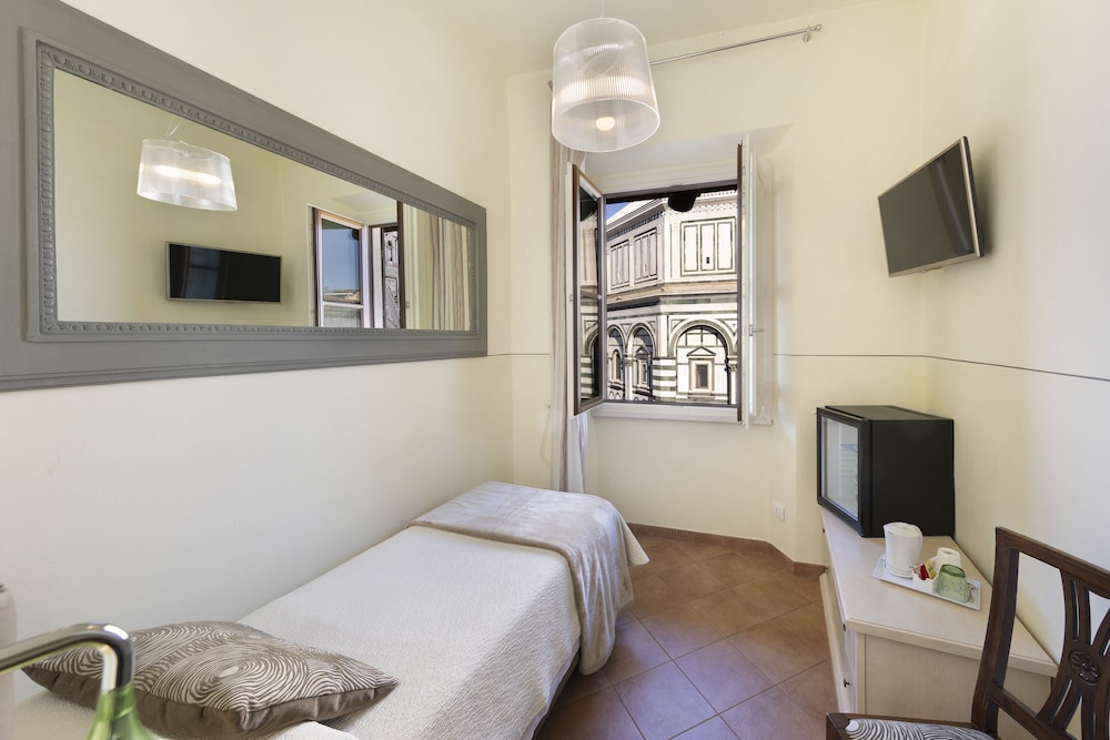 ROOM, SINGLE, DUOMO VIEW