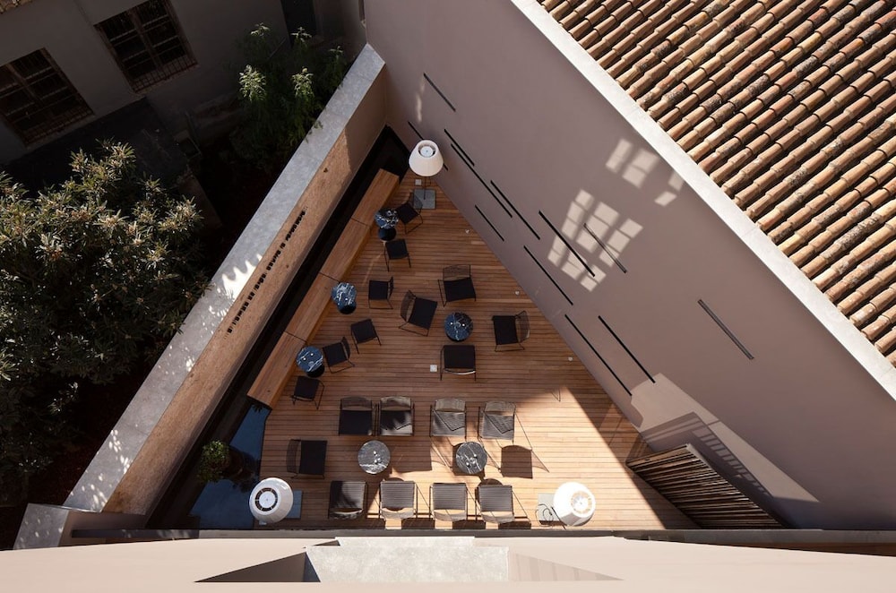 CARO HOTEL 3/71