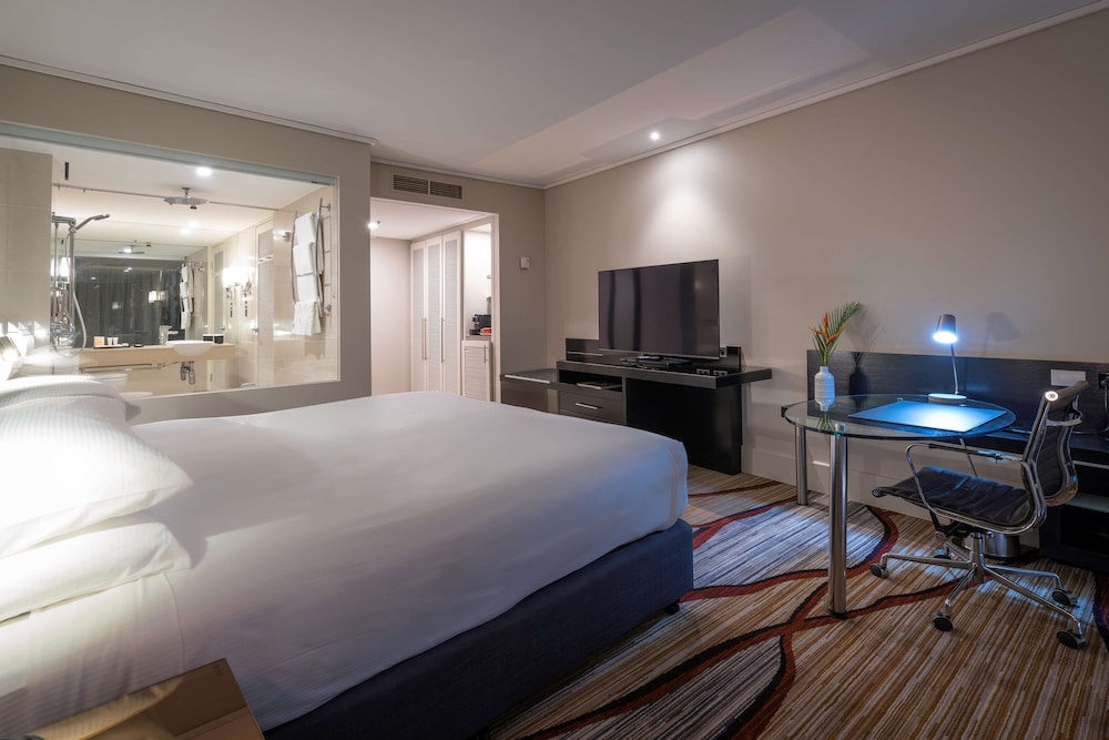 Hilton Cairns Hotel 26/85