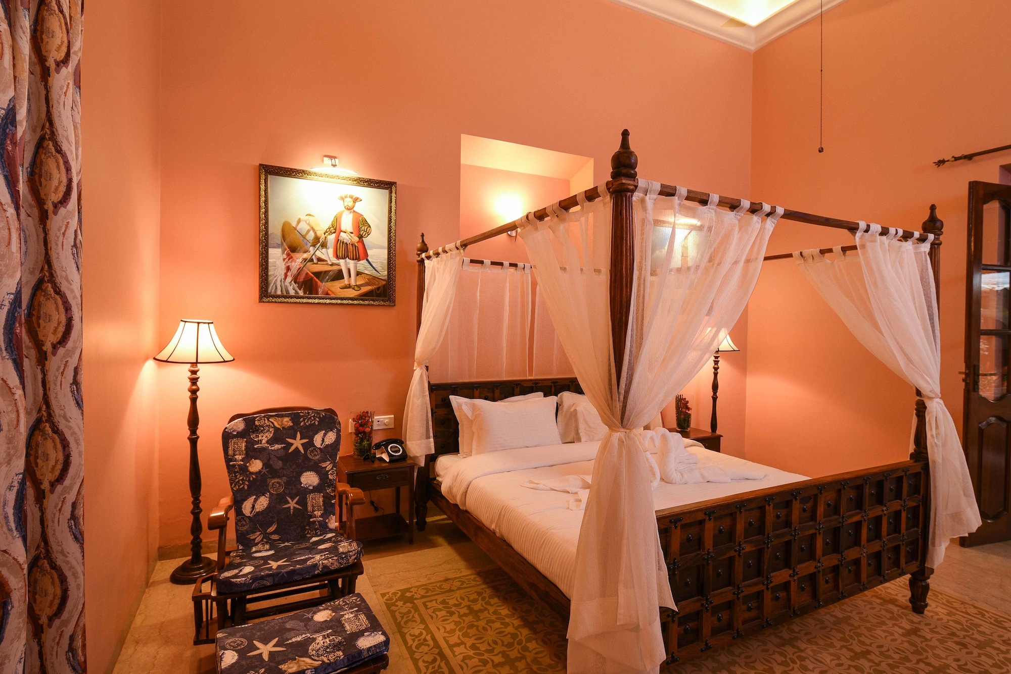 SUPERIOR, QUEEN BED