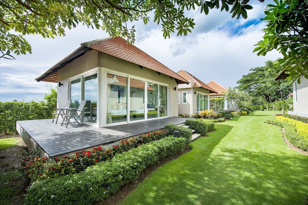 Lucerne Villa Resort 23/34