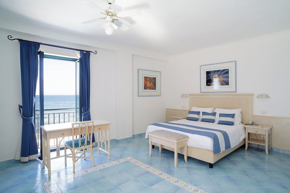 Junior Suite, Studio, King Bed, Sea View