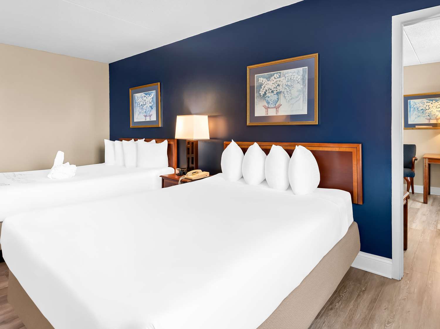Suite, 2 Queen Beds, 2 Bathrooms, Large
