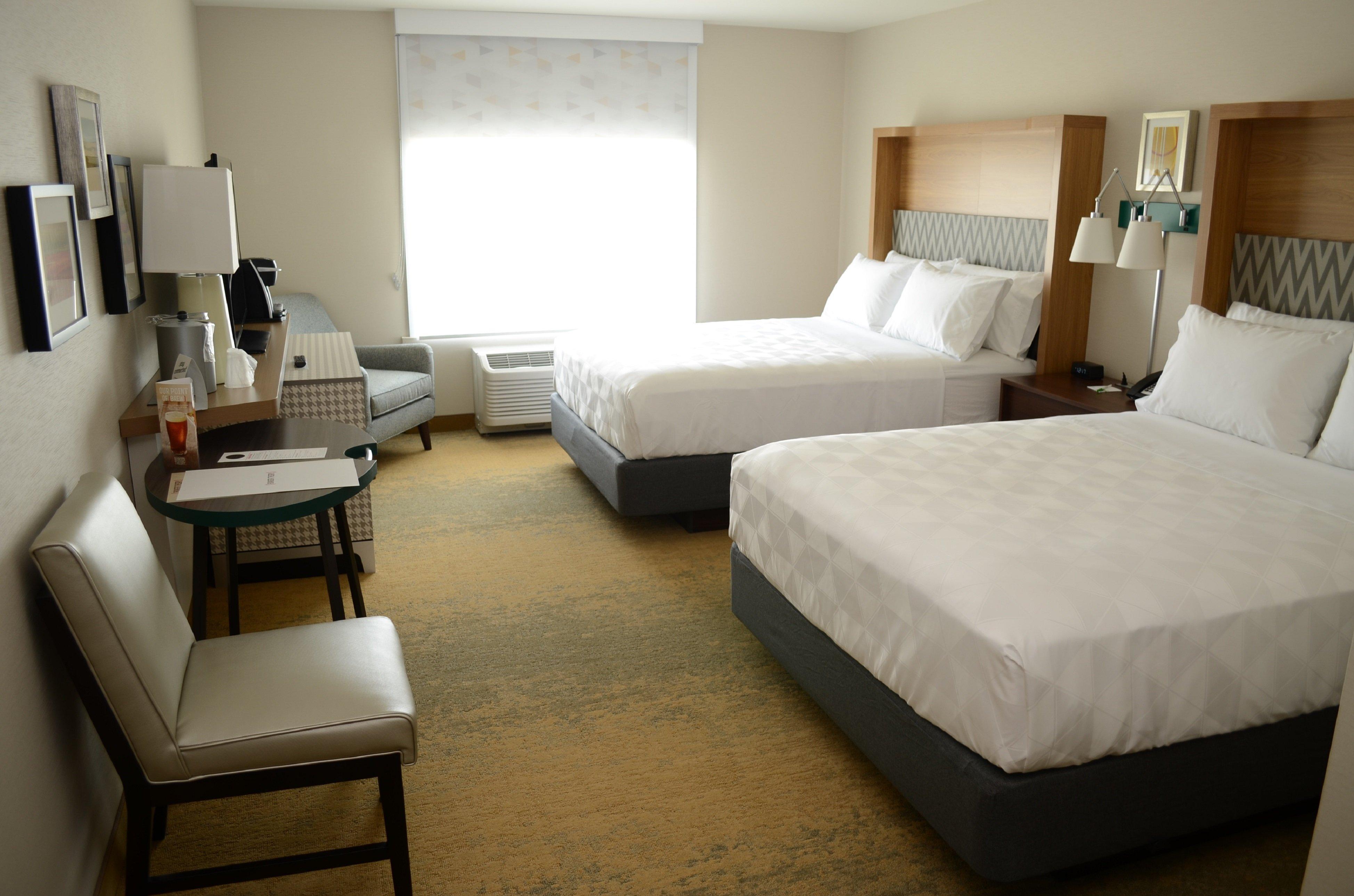 Premium, Queen Bed, Holiday Inn Edmonton S Ellerslie Rd 4/8
