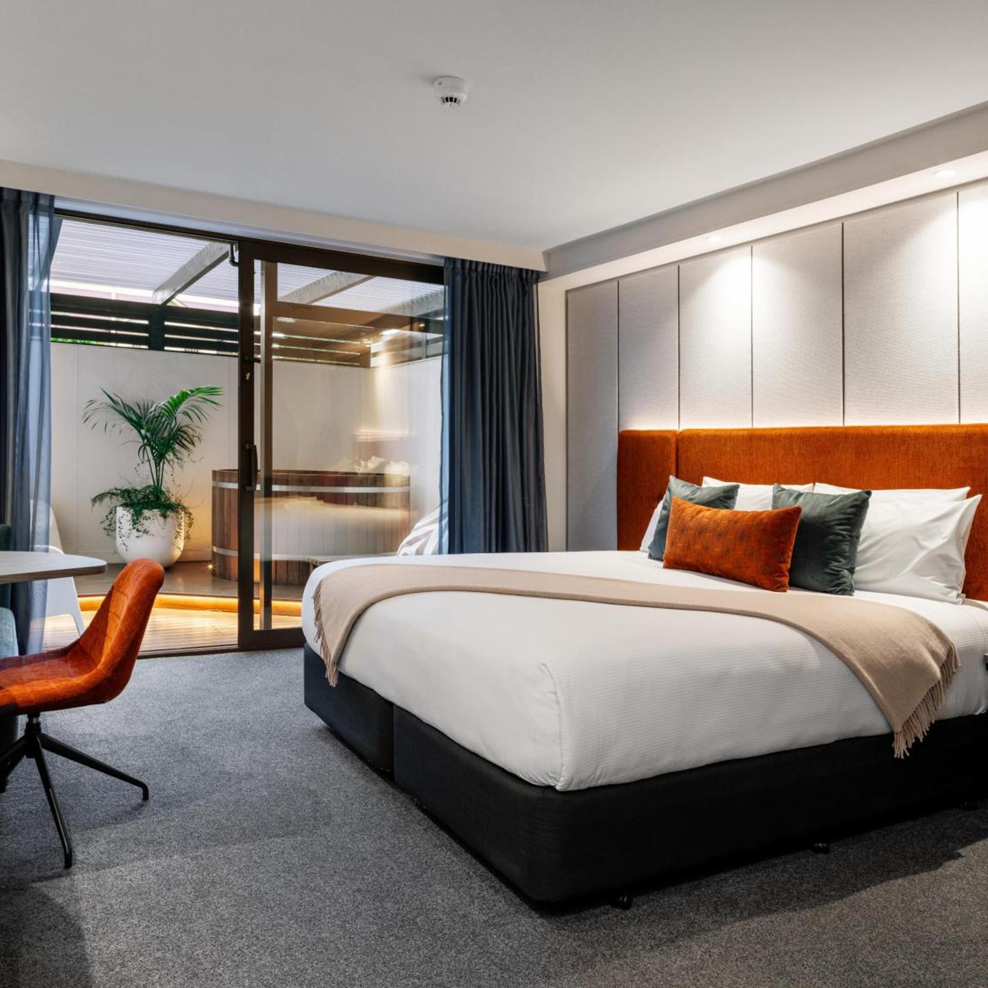 Spa, Deluxe, King Bed, Club Lounge Access