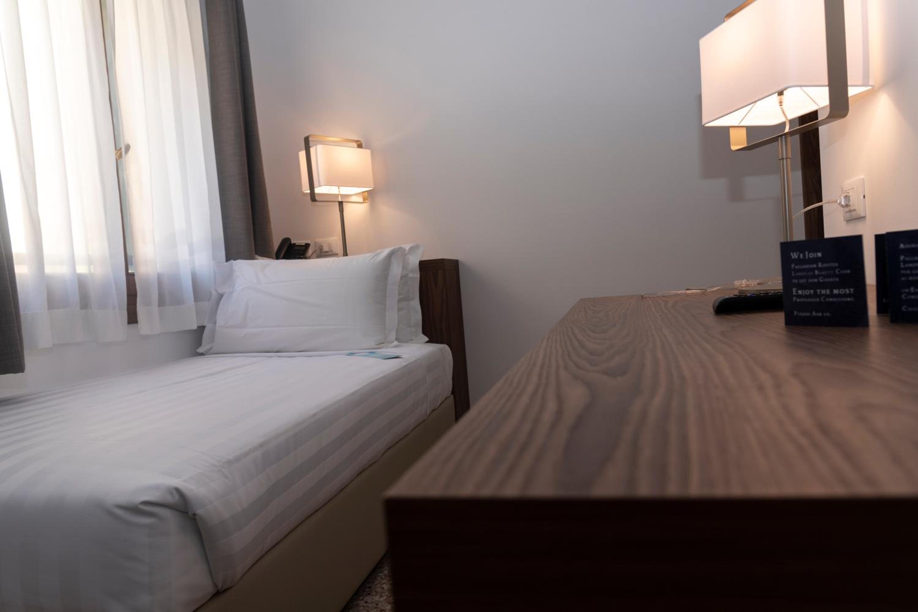 Room, Single