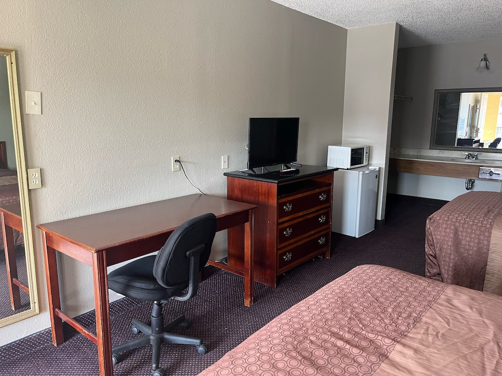 Hallmark Inn and Suites 24/30