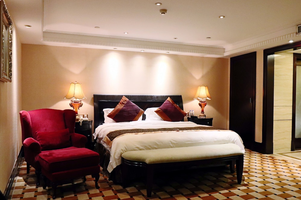 ROYAL MEDITERRANEAN HOTEL 10/47