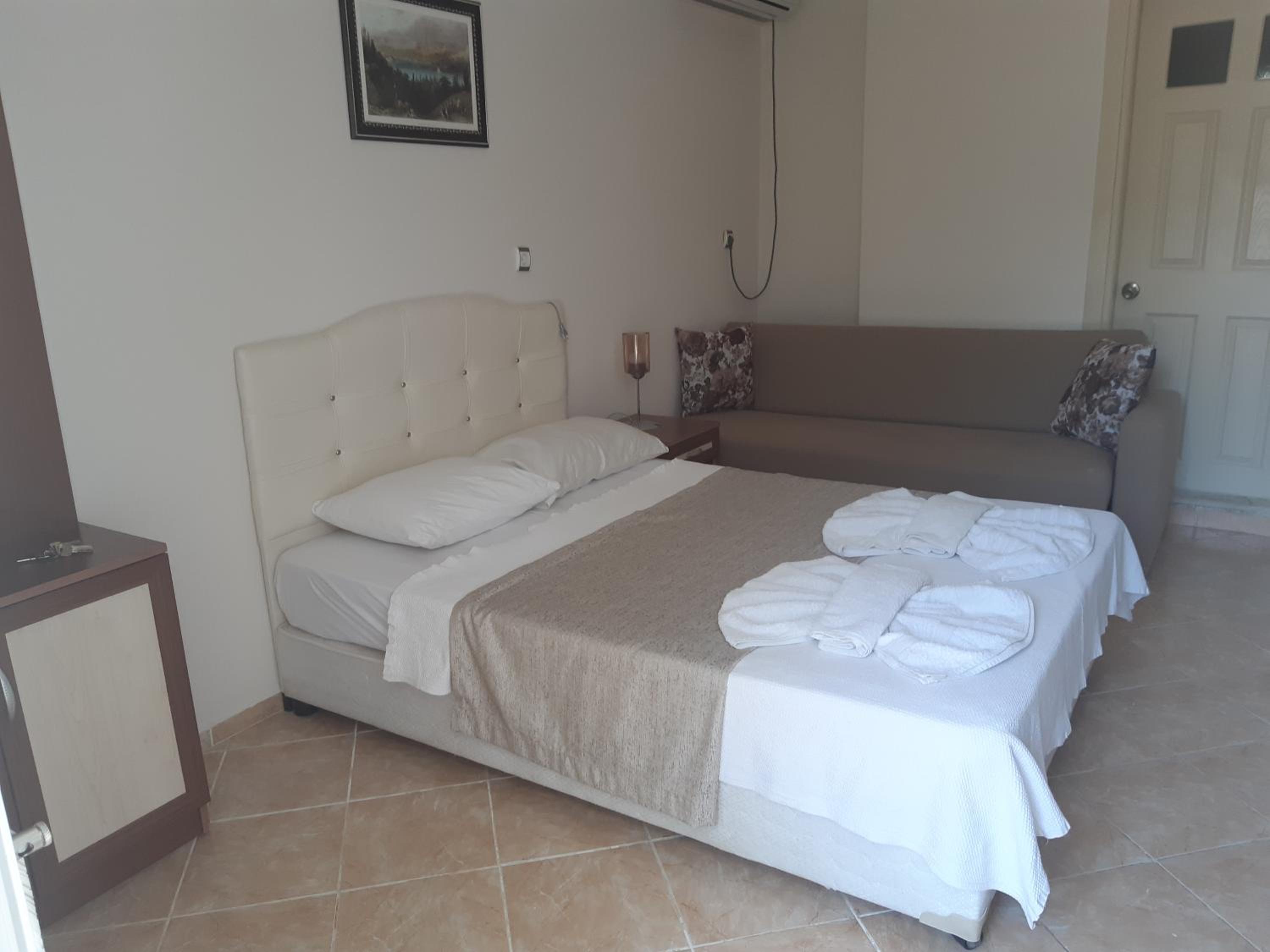 Basic, Double Bed