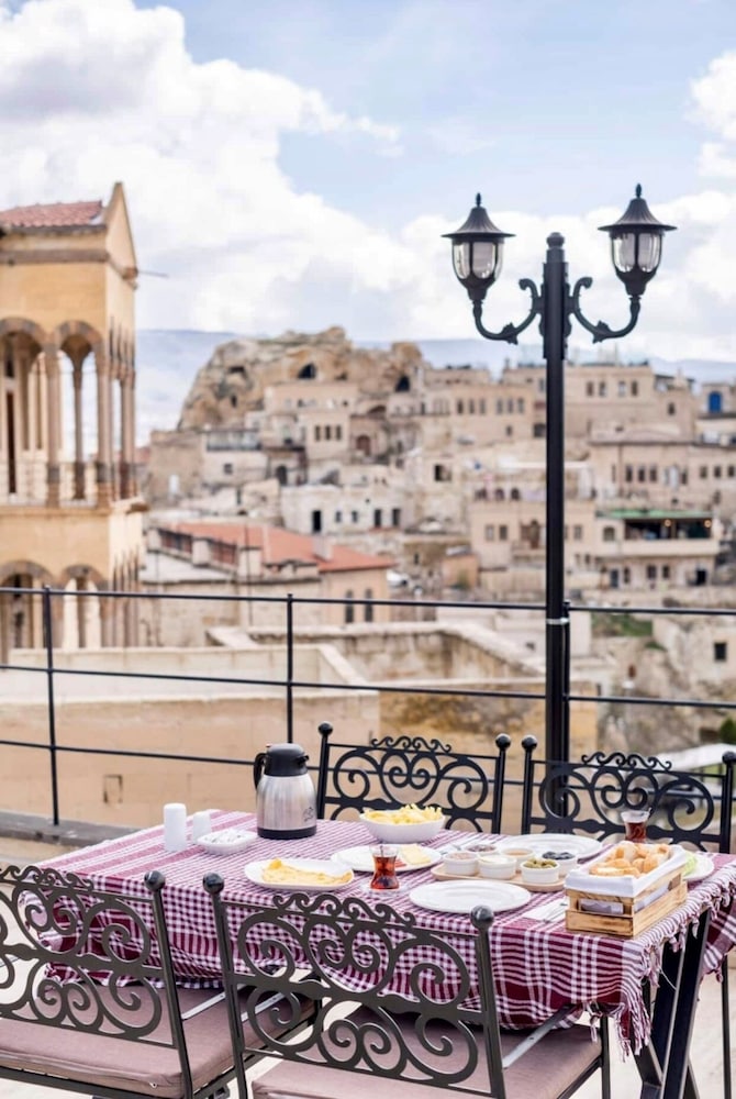 Uzay Cave Suites 3/50