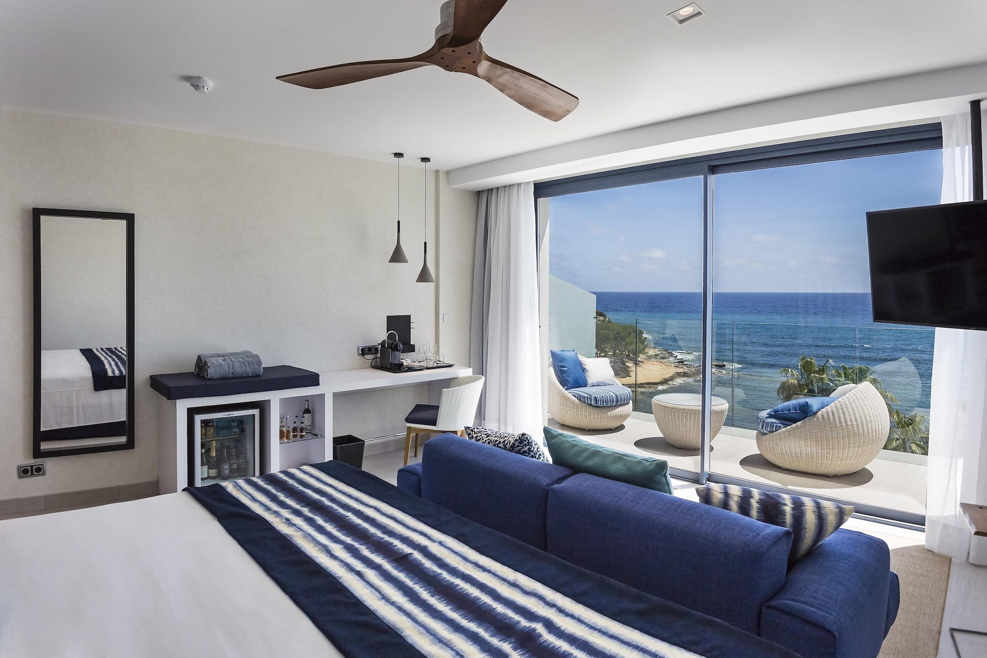 Swim Up, Junior Suite, King Bed
