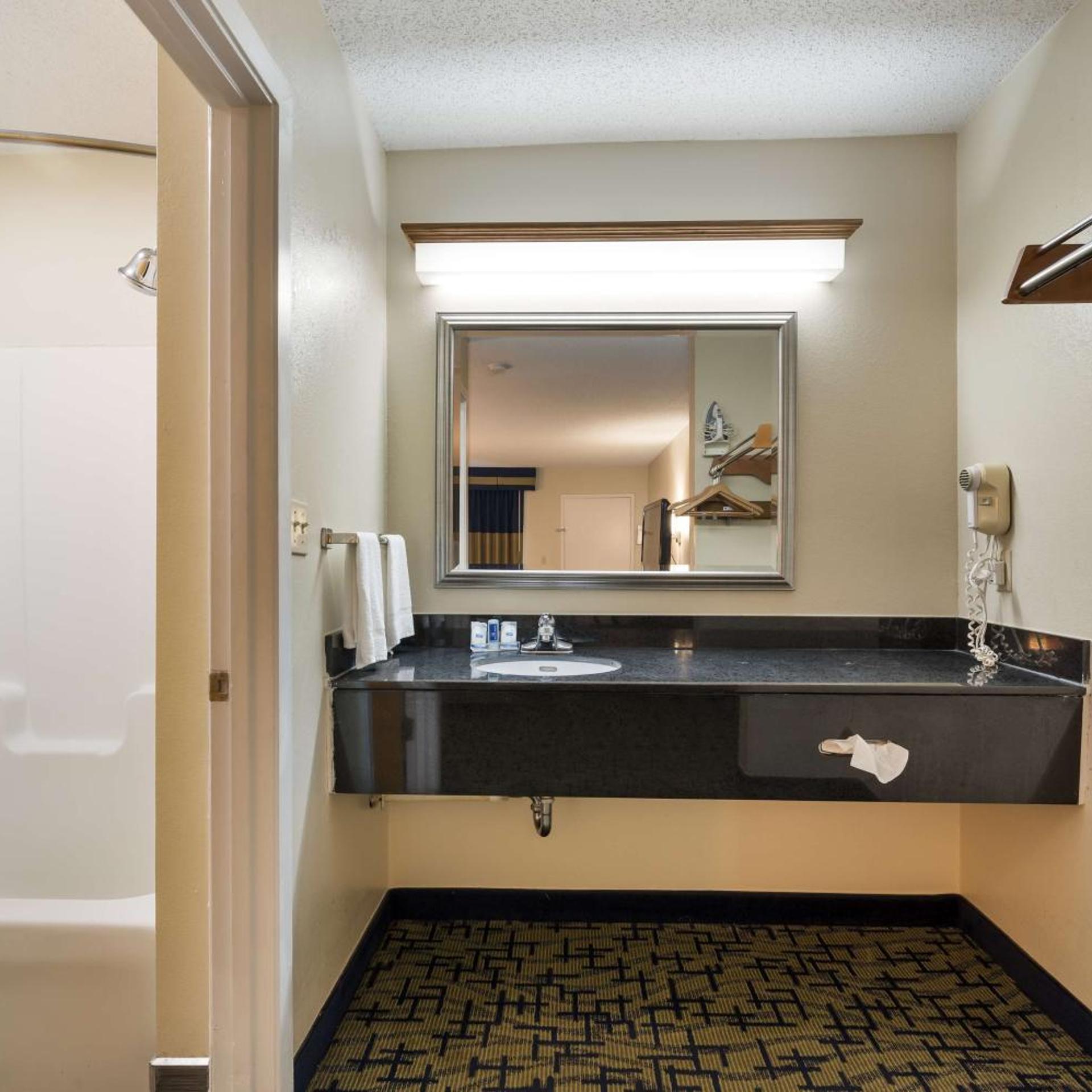 غرفة بسريرين مزدوجين للمدخنين، SureStay Hotel by Best Western Meridian 6/7
