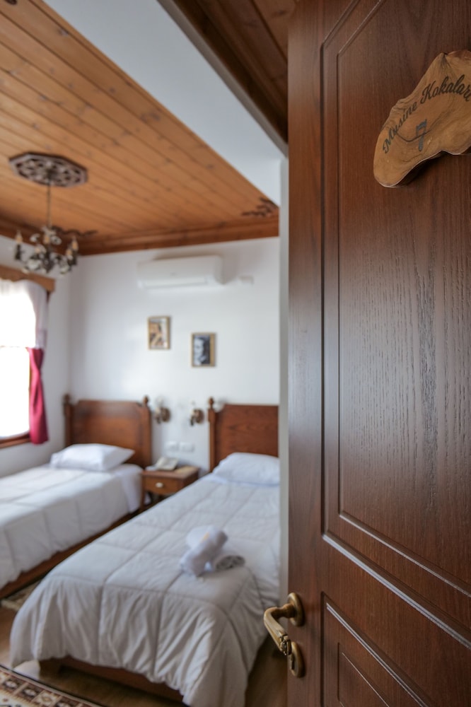 Bineri Hotel Gjirakastra 29/52