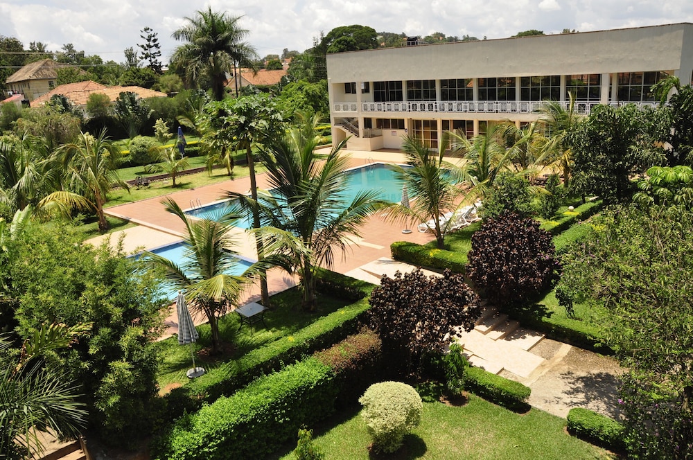 HOTEL BROVARD MASAKA 19/21