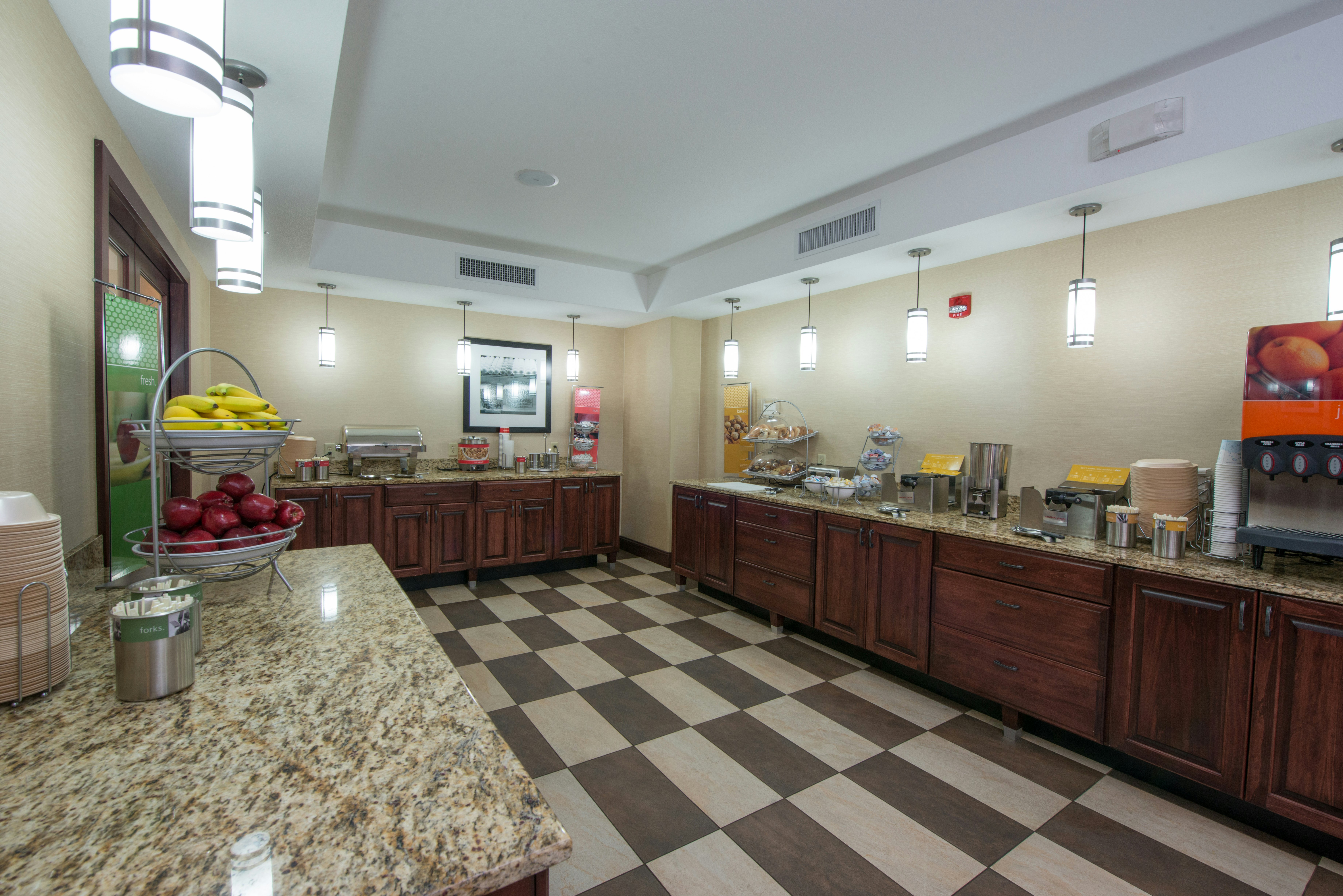 Hampton Inn Bismarck 65/78